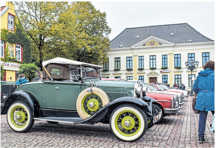 Auf dem Rathaus werden ja die Zweiräder zu sehen sein Punkt die vierrädrigen Stücke werden Rücksicht auf den Kirchplatz präsentiert. Bild: Georg Theven